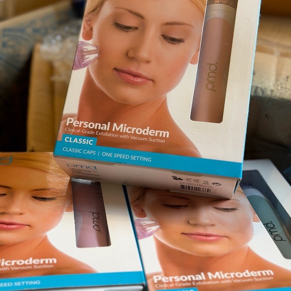 PMD Classic Microderm Device in Blue and White - Picture 2 of 3
